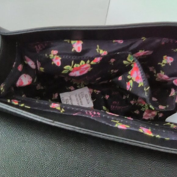 Betsey Johnson Color Black Faux Leather/Rope Chain Shoulder Bag Pocketbook NWT - Picture 4 of 9